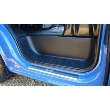 Nak�adki ochronne na progi Renault Trafic II - listwy progowe